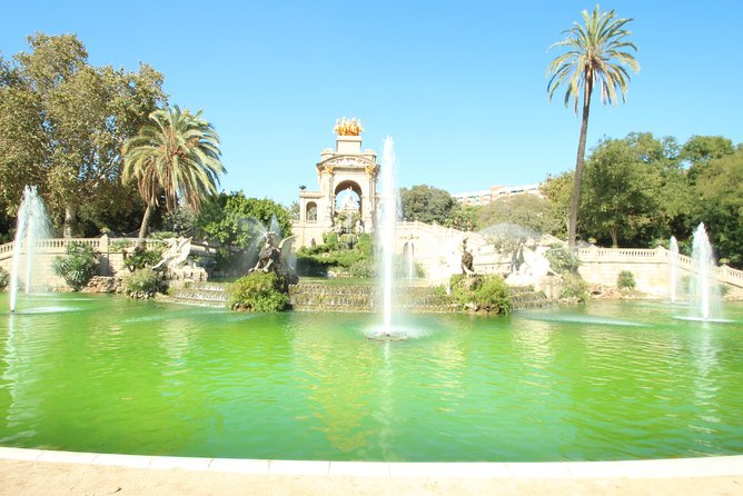 Barcelona Highlights with a Local Friend - Starting near Catalunya Eixample: meeting point and getting oriented