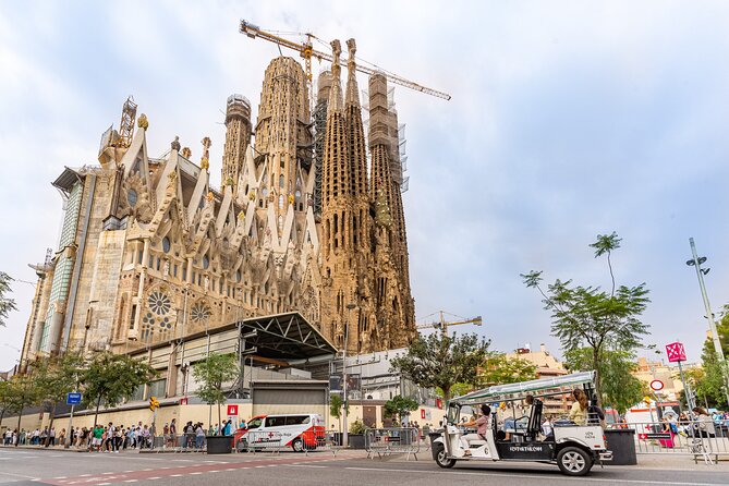 Barcelona Historical Tour with Local Guide in Eco Tuk Tuk Private - Plaza de Catalunya: the city’s nervous system