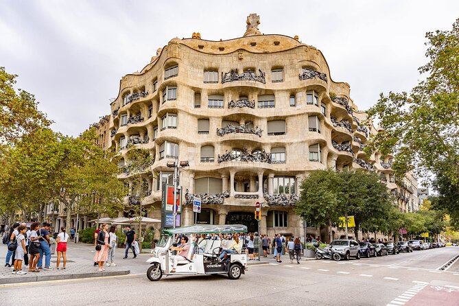 Barcelona Historical Tour with Local Guide in Eco Tuk Tuk Private - Sagrada Familia: what you’ll see from the outside and what to arrange for inside