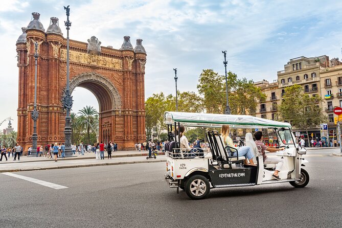 Barcelona Historical Tour with Local Guide in Eco Tuk Tuk Private - Tour vibe and expectations: this is a photo-and-story ride, not a museum crawl