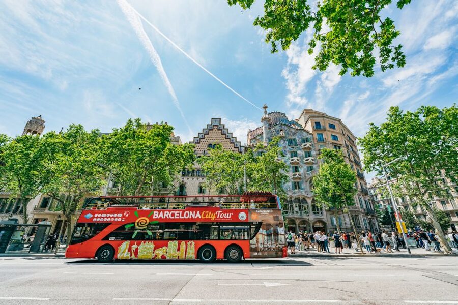 Barcelona Hop-On Hop-Off Bus and FC Barcelona Immersive Tour - Bus Setup: Two Routes, One Ticket, and How to Think About Timing