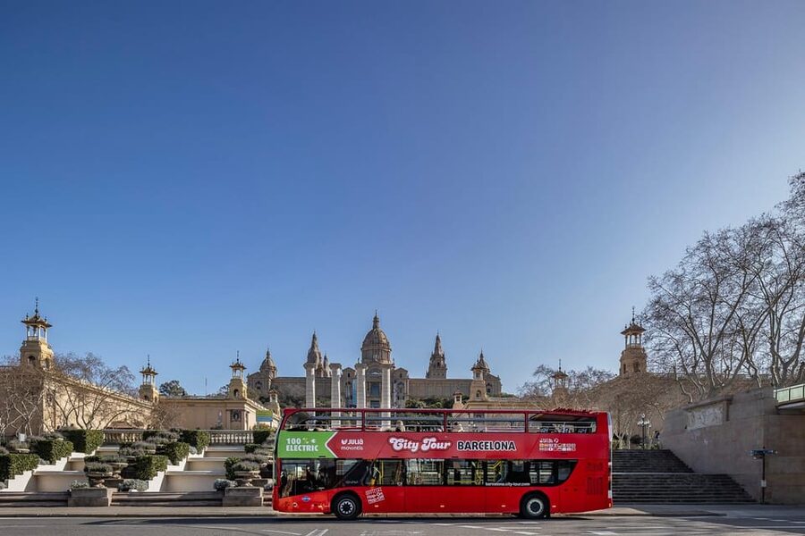 Barcelona: Hop-On Hop-Off Bus and Moco Museum Ticket - Orange vs Green: Choosing the Right Route for Your Day