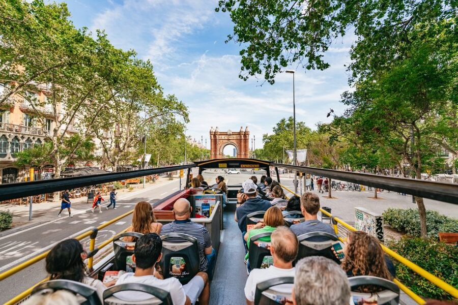 Barcelona: Hop-On Hop-Off Bus & Aquarium Tour - East (Green) route: Barceloneta to modern architecture, then Park Güell and the center