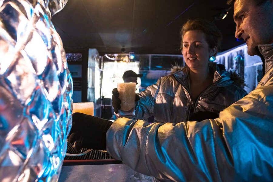 Barcelona: Ice Bar and Terrace Drinks Romantic Package - Key points to know before you go