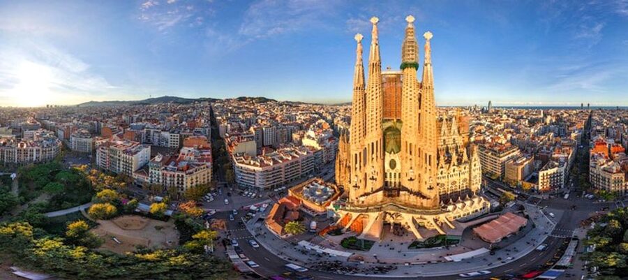 Barcelona in a Day Full-Day Sightseeing Private Tour - The Gothic Quarter (Barri Gòtic): Roman Remains and Medieval Alley Logic