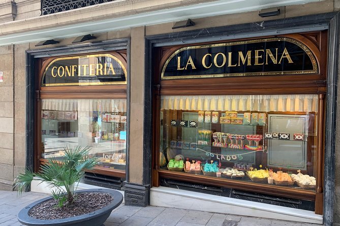Barcelona in One Day: Gaudí, Gothic Quarter &Tapas (Private Tour) - La Rambla and Mercat de la Boqueria: the sights you can actually taste
