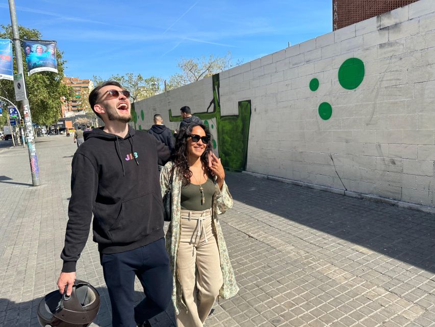 Barcelona: Insider Street Art Tour with Private Studio Visit - Av. del Paral·lel and the first art lessons: learning to see styles, not just colors