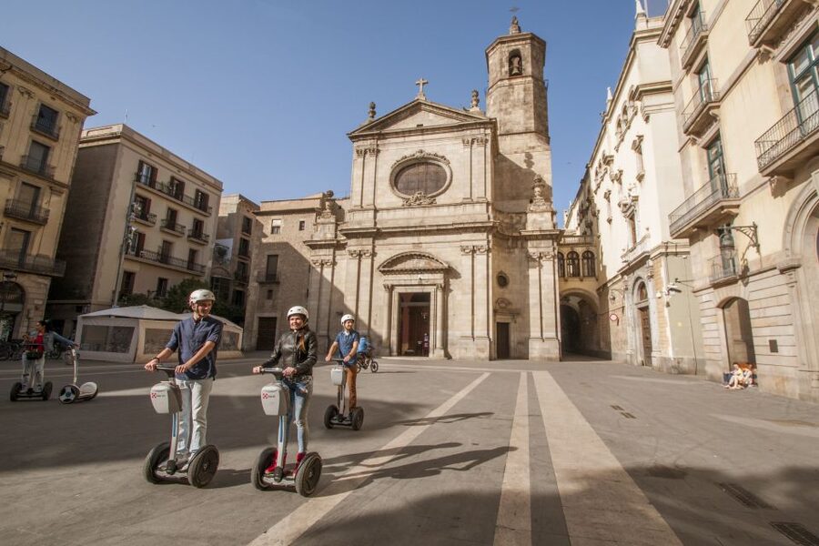Barcelona Insiders Segway Tour 1.5h - Guides and Group Size: Why the Ride Feels Comfortable