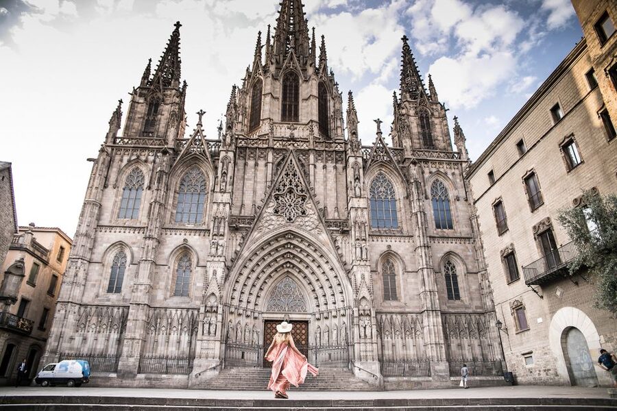 Barcelona: Instagram Tour of the Most Scenic Spots - Park Güell option: skip-the-line + entrance included