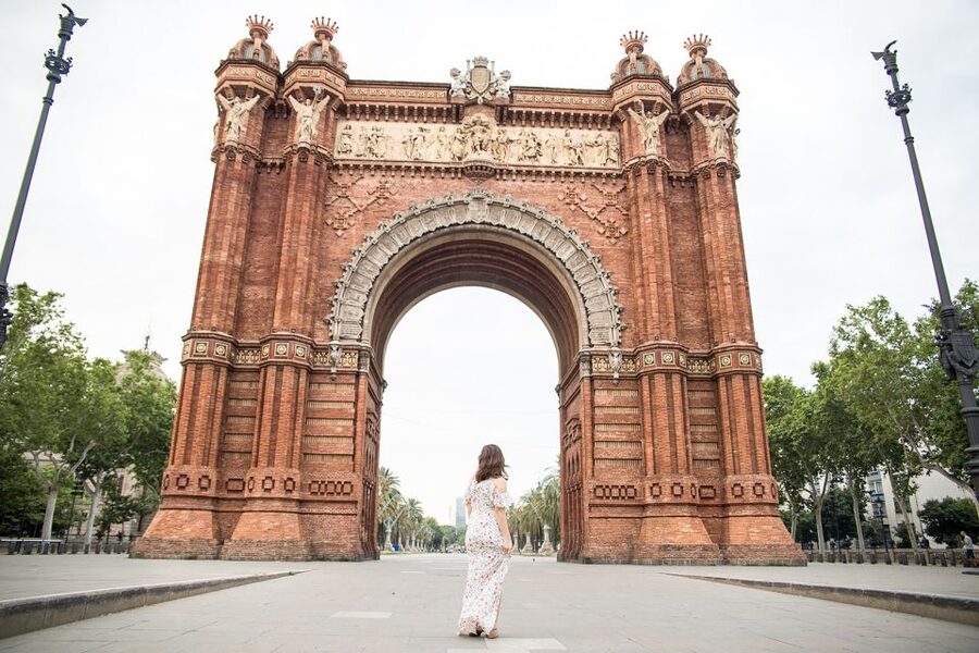 Barcelona: Instagram Tour of the Most Scenic Spots - Tour pace: what the timing feels like in real life
