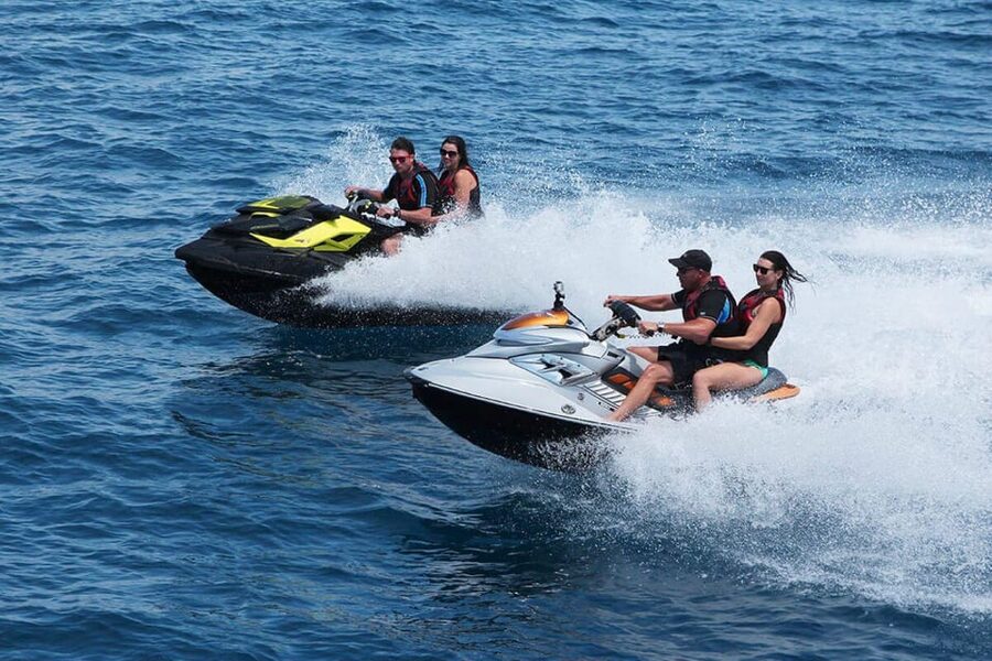 Barcelona: Jetski Rental in Barcelona - Practical comfort tips: what to wear and how to avoid a salty annoyance