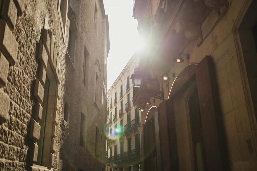 Barcelona Jewish & Gothic Tour - Meeting point: where to start near Conesa Entrepans