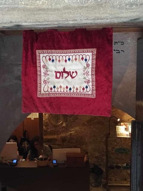 Barcelona: Jewish Tour by a Jewish guide - The 30-Minute Old City Pause: Regroup and Ask Better Questions