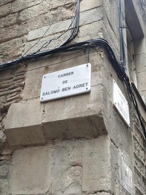 Barcelona: Jewish Tour by a Jewish guide - Starting at Plaça de Sant Jaume: Getting Your Bearings Fast