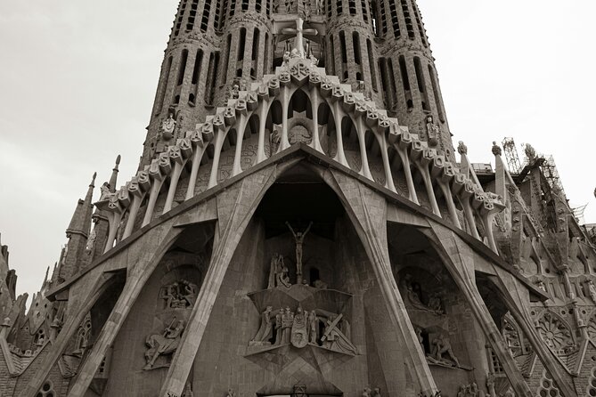 Barcelona La Sagrada Familia Guided Tour with Tickets - Tickets Ready for Your Sagrada Família Entry