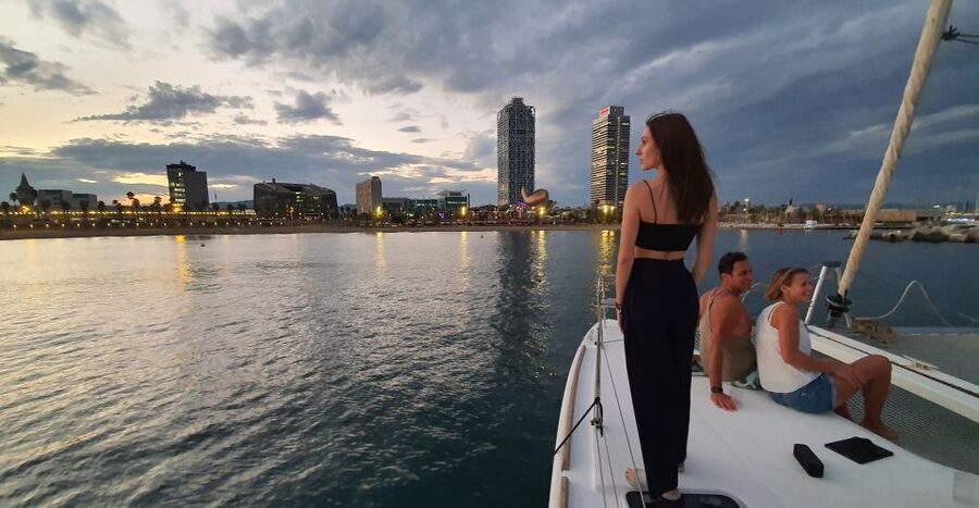 Barcelona: Luxury Private Sunset Yacht Cruise - Drinks, snacks, music, and the little comfort details