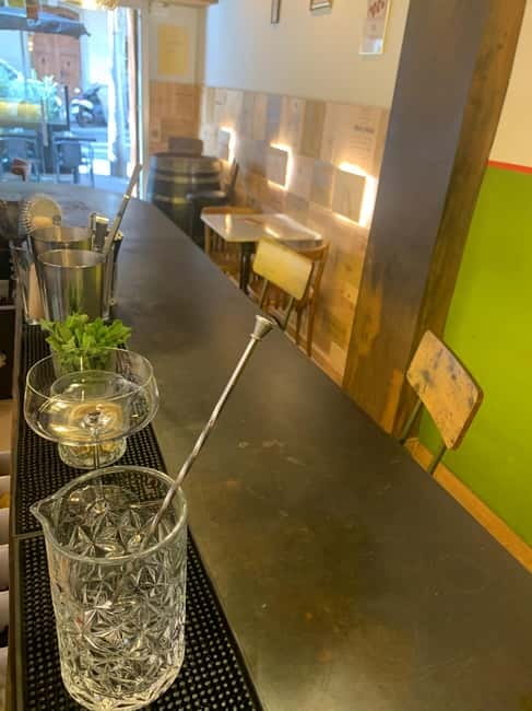 Barcelona: Mixology class: create a cocktail that reflects your personality! - The classics first: learning cocktail basics you can reuse