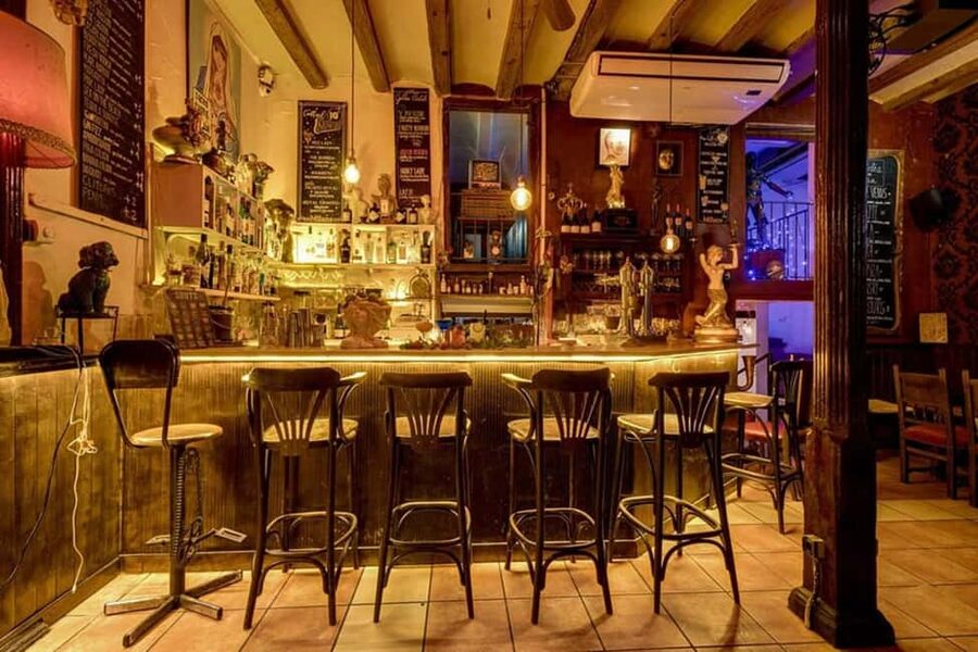 Barcelona: Mojito Tasting Experience & Tapas with Mixologist - Logistics and Practical Tips: Meeting Point, What to Bring, and Rules
