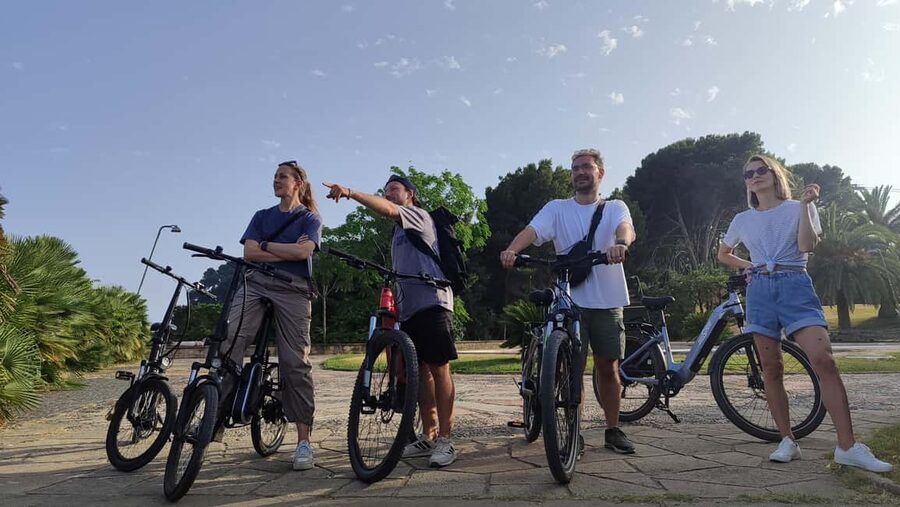 Barcelona: Montjuïc e-bike Adventure with Views and Castle - Start in the Gothic Quarter: bikes, helmets, and finding Tres Gatos
