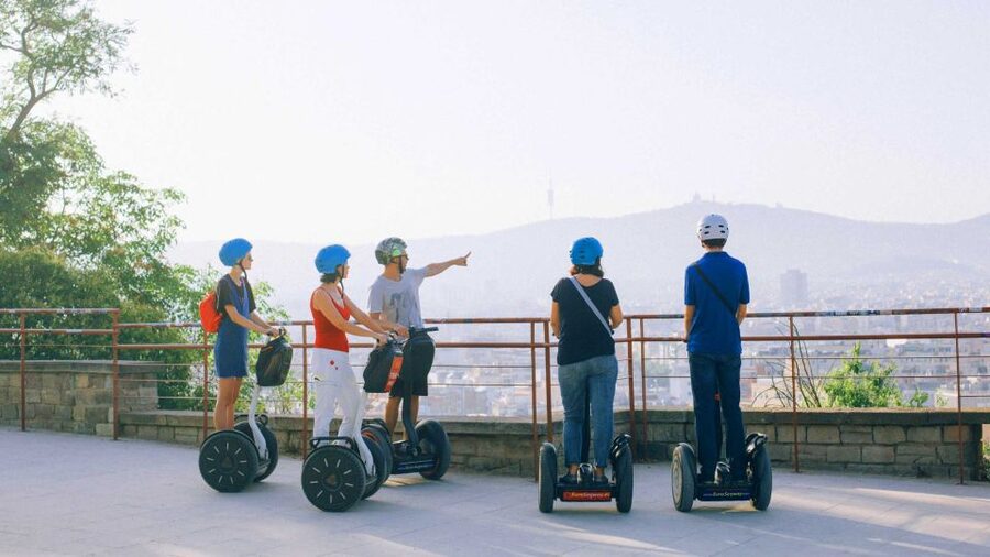 Barcelona: Montjuïc Guided Segway Tour - From Carrer del Correu Vell into the Gothic Quarter rhythm
