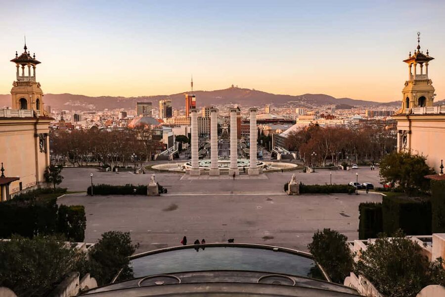 Barcelona: Montjuïc Tour with a glass of Wine - Montjuïc Castle stop from the outside: why you don’t need the ticket