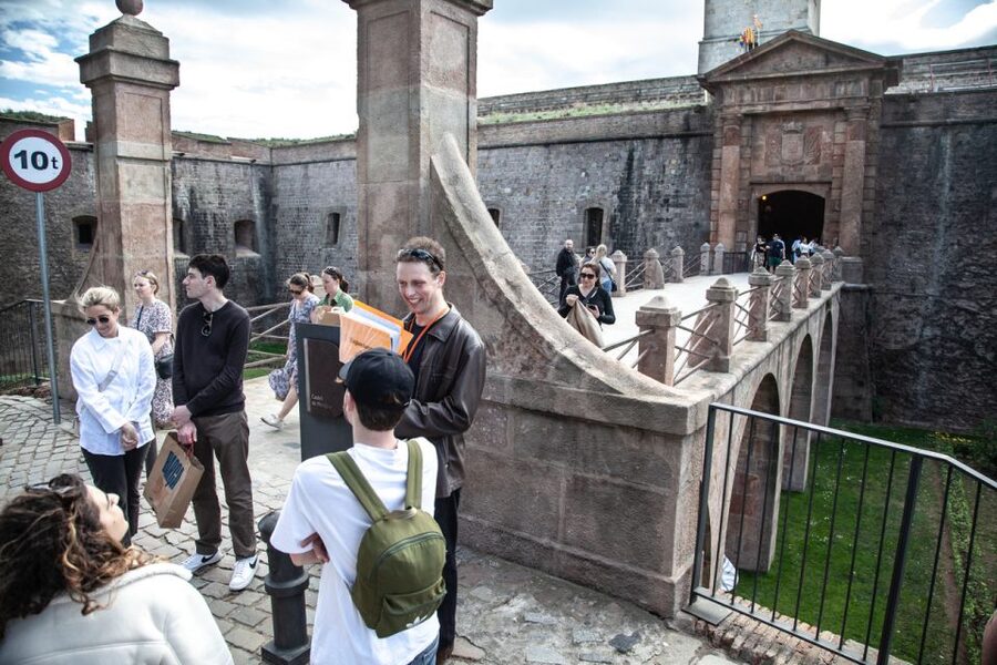Barcelona: Montjuïc Walking Tour With Optional Flamenco Show - Laribal Gardens and Teatre Grec: the witch-walk meets the 1929 stage