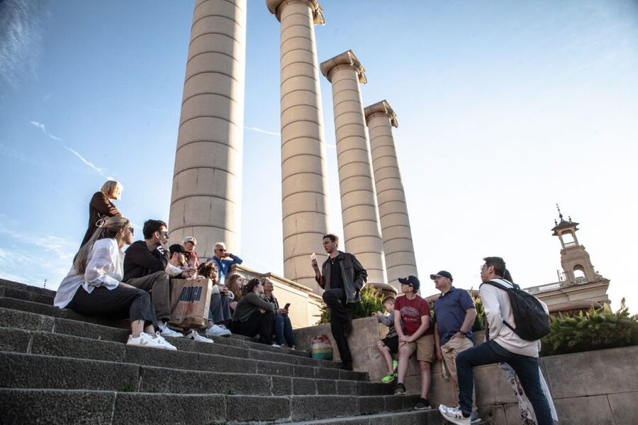 Barcelona: Montjuïc Walking Tour With Optional Flamenco Show - Magic Fountain finale: where the architecture and photos come together