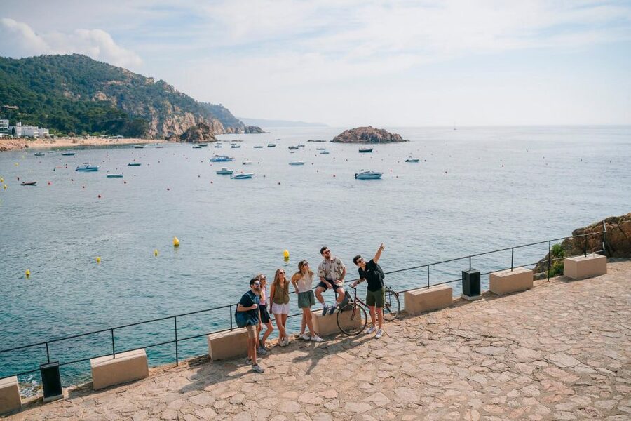 Barcelona: Montserrat, Girona & Costa Brava Guided Day Trip - Pont de les Peixateries Velles and the medieval wall panoramas