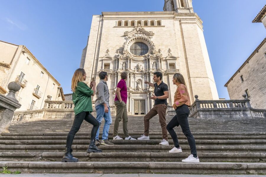 Barcelona: Montserrat, Girona & Costa Brava Guided Day Trip - The Arab Baths add-on moment (and what happens on Sundays)