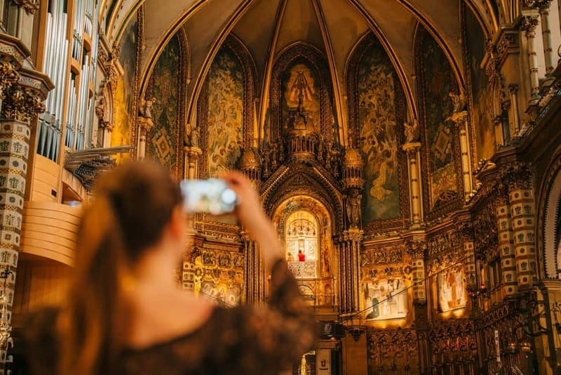 Barcelona: Montserrat Monastery and Natural Park Day Trip - Coca de Montserrat and local bites: the taste that makes it feel real