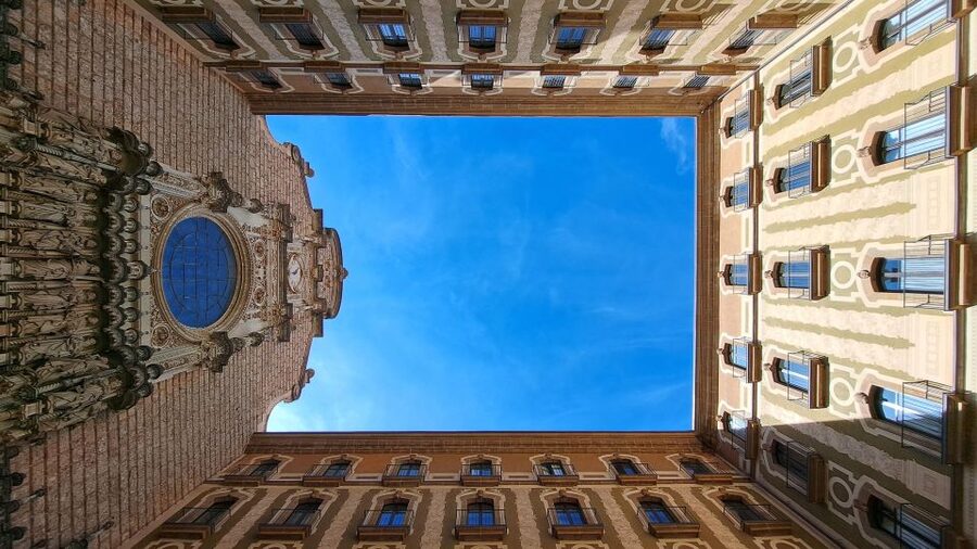 Barcelona: Montserrat Monastery and Natural Park Guided Tour - Riding the funicular: faster height, better mountain time