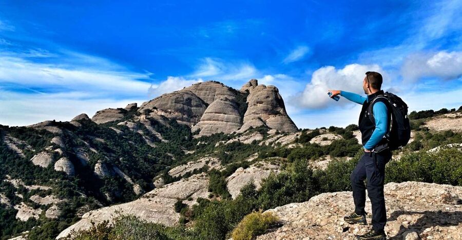Barcelona: Montserrat Nature Experience and Monastery Visit - Getting There From Banc d’Espanya: The Van Plan
