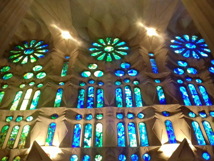 Barcelona: Montserrat & Sagrada Familia Guided Tour - Who This Tour Suits Best (and Who Should Rethink It)