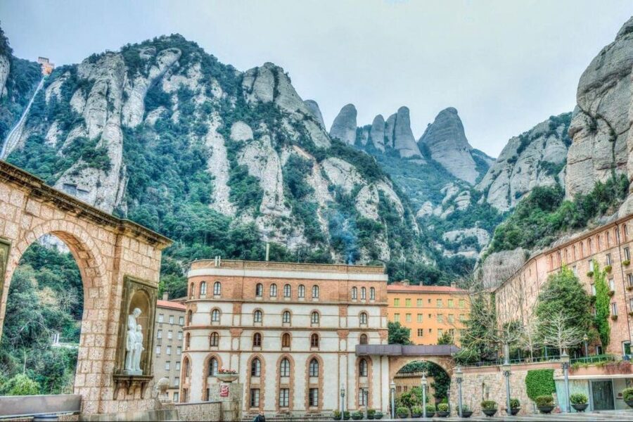 Barcelona: Montserrat Tour, Transfers & Basilica Entry - Basilica entry included: what it means for your day