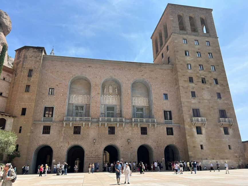 Barcelona: Montserrat Tour, Transfers & Basilica Entry - Throne Room and Choir: how to add them without losing the day