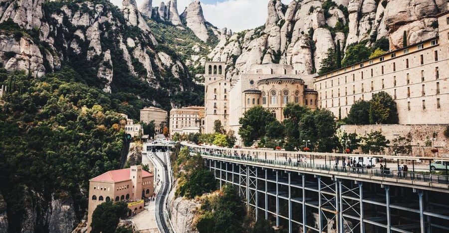 Barcelona: Montserrat Tour with Cog-Wheel & Black Madonna - Your guided vs. free time mix: how the day stays relaxed