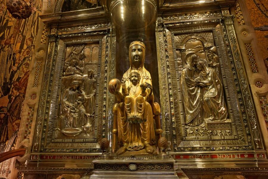 Barcelona: Montserrat Tour with Cog-Wheel & Black Madonna - Optional Escolanía de Montserrat: when the choir is worth planning for