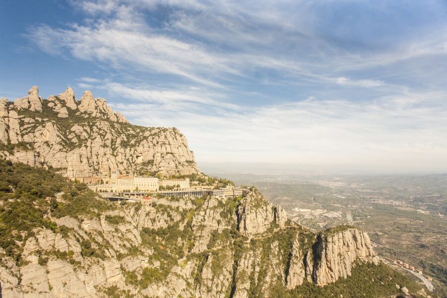 Barcelona: Montserrat with Winery Visit and Farmhouse Lunch - Traditional Farmhouse Lunch in the Vineyards (Right Where the Grapes Grow)