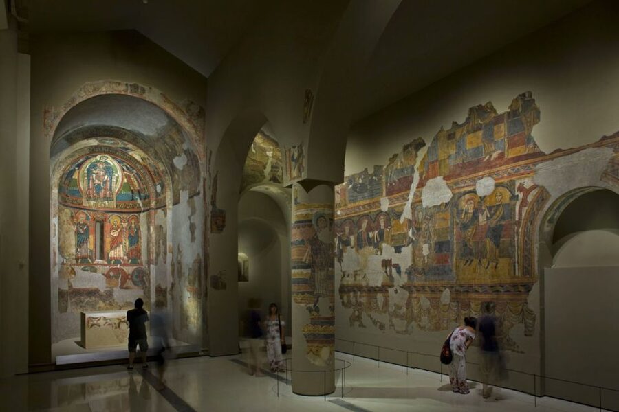 Barcelona: Museu Nacional d'Art de Catalunya Entrance Ticket - On-site breaks, heat, and practical tips that save energy