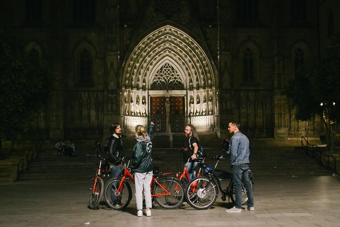 Barcelona Night Bike Tour with Local Tapas and Cava Stop - Riding Past Modernisme Icons: Quick Looks at Casas Lleó Morera and Amatller