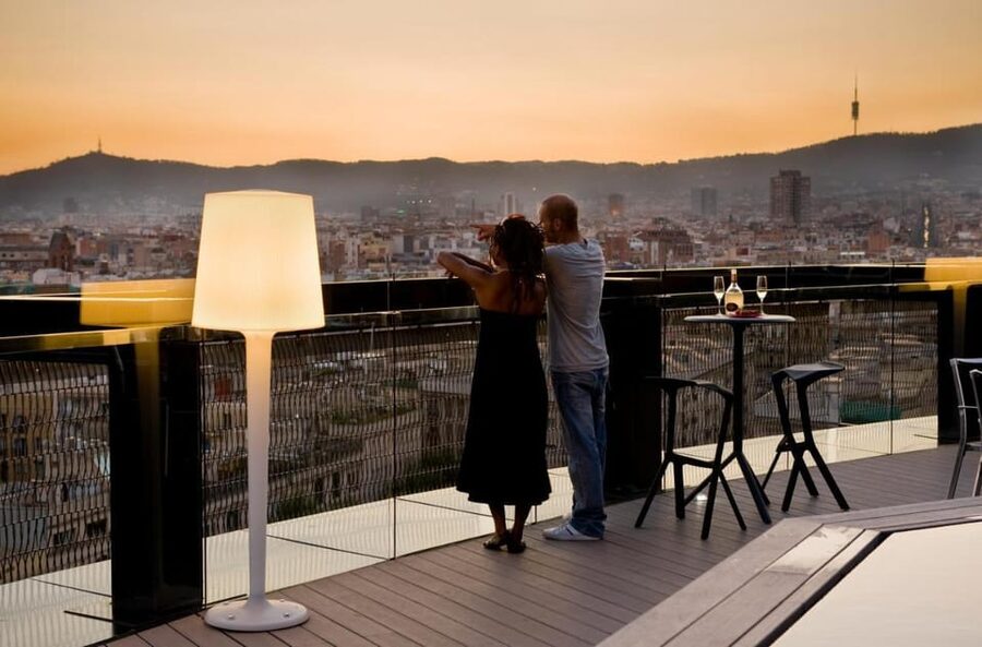 Barcelona: Night Walking Tour in the Heart of the Movida - Night in the Gothic Quarter: why the timing matters