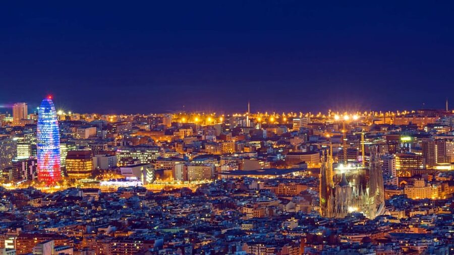 Barcelona: Night Walking Tour in the Heart of the Movida - Old City Barcelona (about one hour): art and stories that click at night