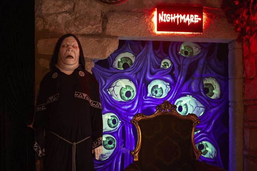 Barcelona: Nightmare Horror Museum Maze Entry Ticket - The maze path in complete darkness (and why it works)