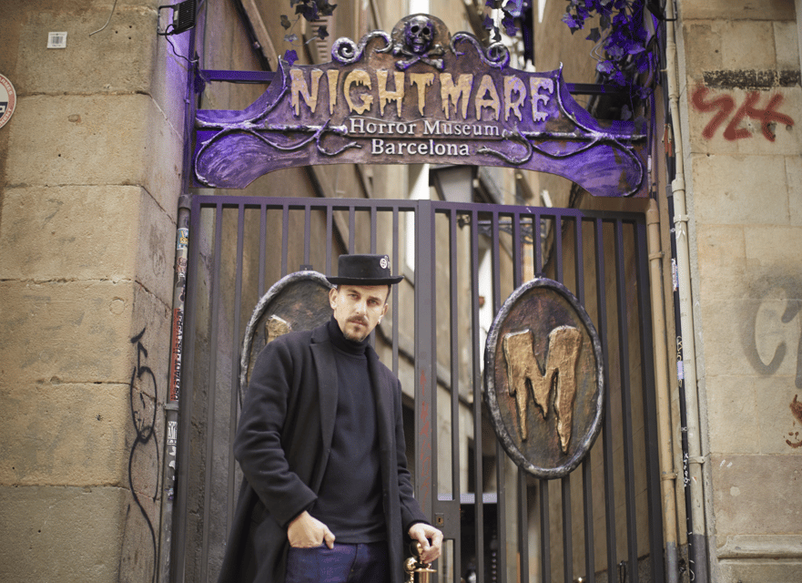 Barcelona: Nightmare Horror Museum Maze Entry Ticket - Entering the waiting area and getting the vibe