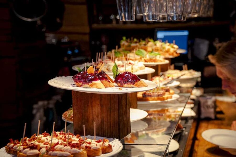 Barcelona: Old City Hidden Gems, Tapas, & Drinks Guided Tour - Key highlights worth knowing