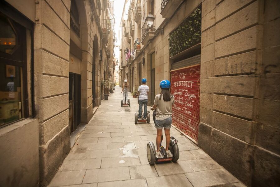 Barcelona: Old Port and Gothic Quarter Guided Segway Tour - Barri Gòtic and the Roman Wall: ancient stone meets modern steering