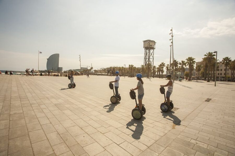 Barcelona: Old Port and Gothic Quarter Guided Segway Tour - Olympic Port and Parc de la Ciutadella: the city’s green space story