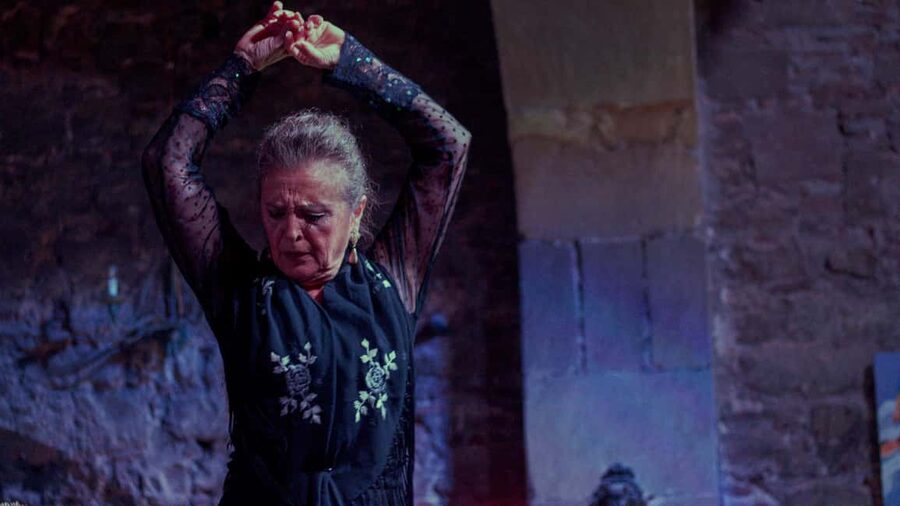 Barcelona: Old Town Artistic Tour & Flamenco Show - El Raval’s creative street energy: where the walk turns human
