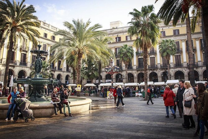 Barcelona Old Town & Gothic Quarter Small Group Tour - Las Ramblas and Mercat de la Boqueria: People-Watching With a Purpose