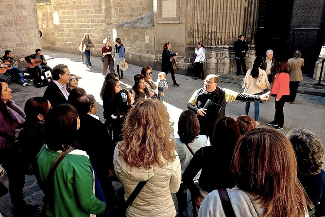 Barcelona Old Town & Gothic Quarter Small Group Tour - Plaça Reial and Catedral de Barcelona: Photo Stops With Real Context